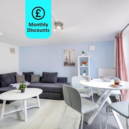 FelthamChic 1Br House In Hounslow - 12 Mins From Heathrow Airportアパートメント エクステリア 写真