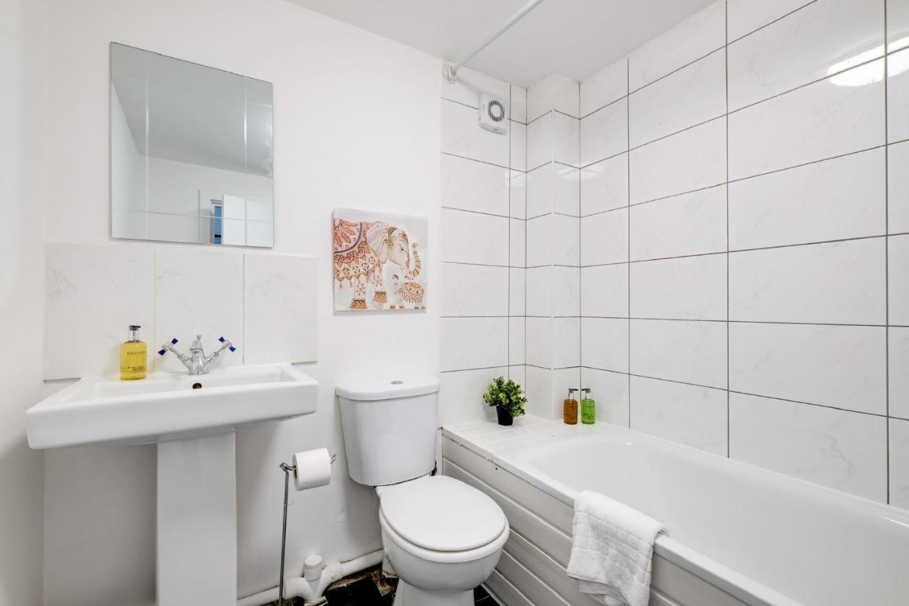 FelthamChic 1Br House In Hounslow - 12 Mins From Heathrow Airportアパートメント エクステリア 写真