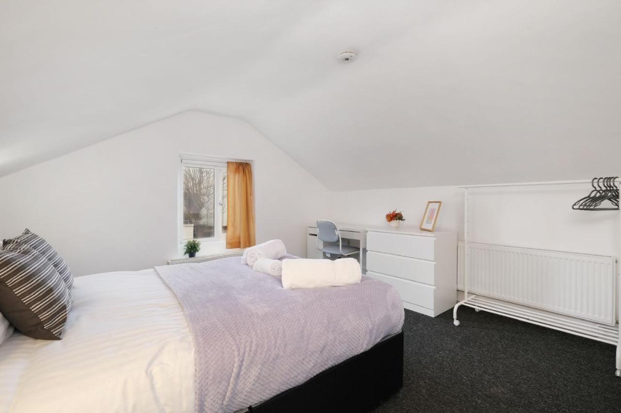 FelthamChic 1Br House In Hounslow - 12 Mins From Heathrow Airportアパートメント エクステリア 写真