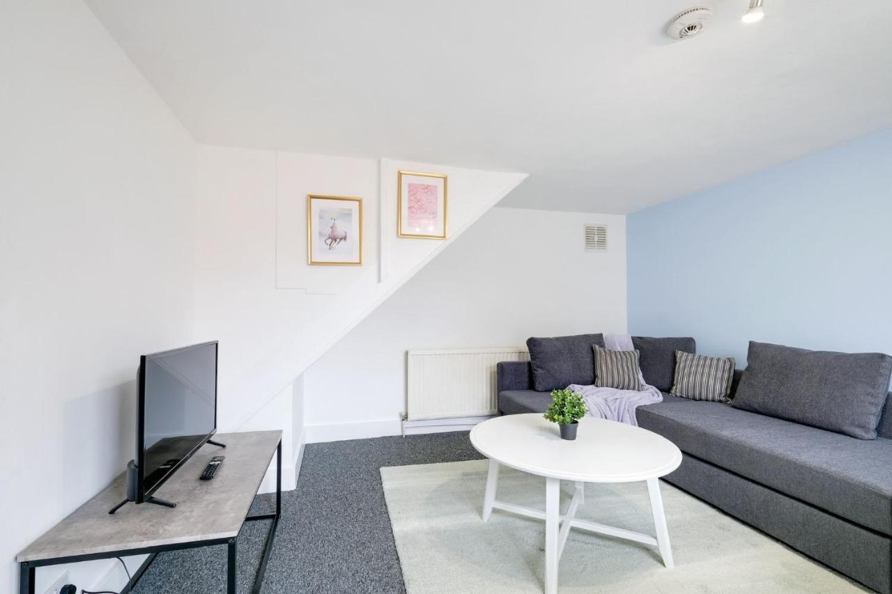 FelthamChic 1Br House In Hounslow - 12 Mins From Heathrow Airportアパートメント エクステリア 写真