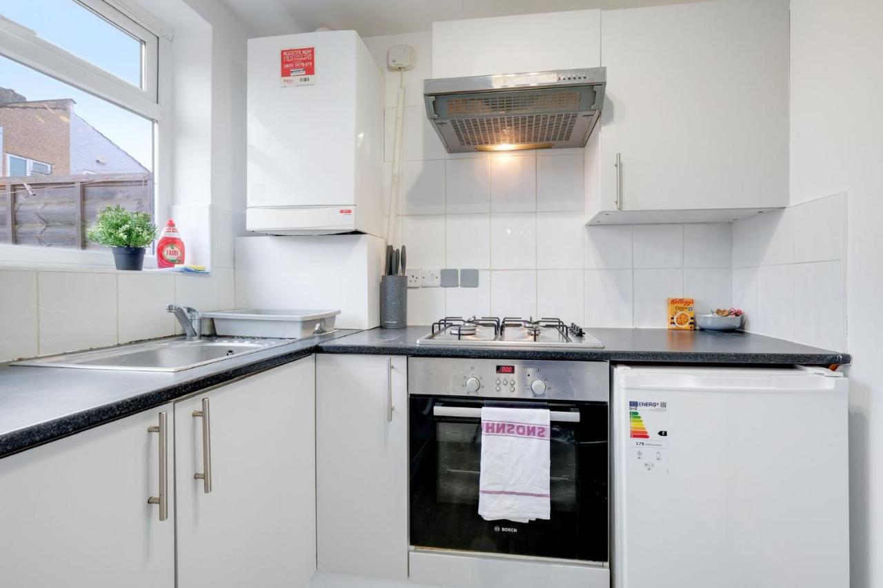 FelthamChic 1Br House In Hounslow - 12 Mins From Heathrow Airportアパートメント エクステリア 写真