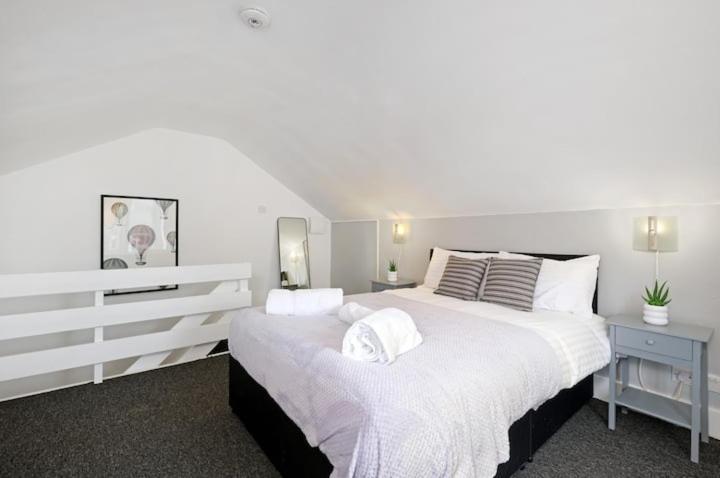 FelthamChic 1Br House In Hounslow - 12 Mins From Heathrow Airportアパートメント エクステリア 写真